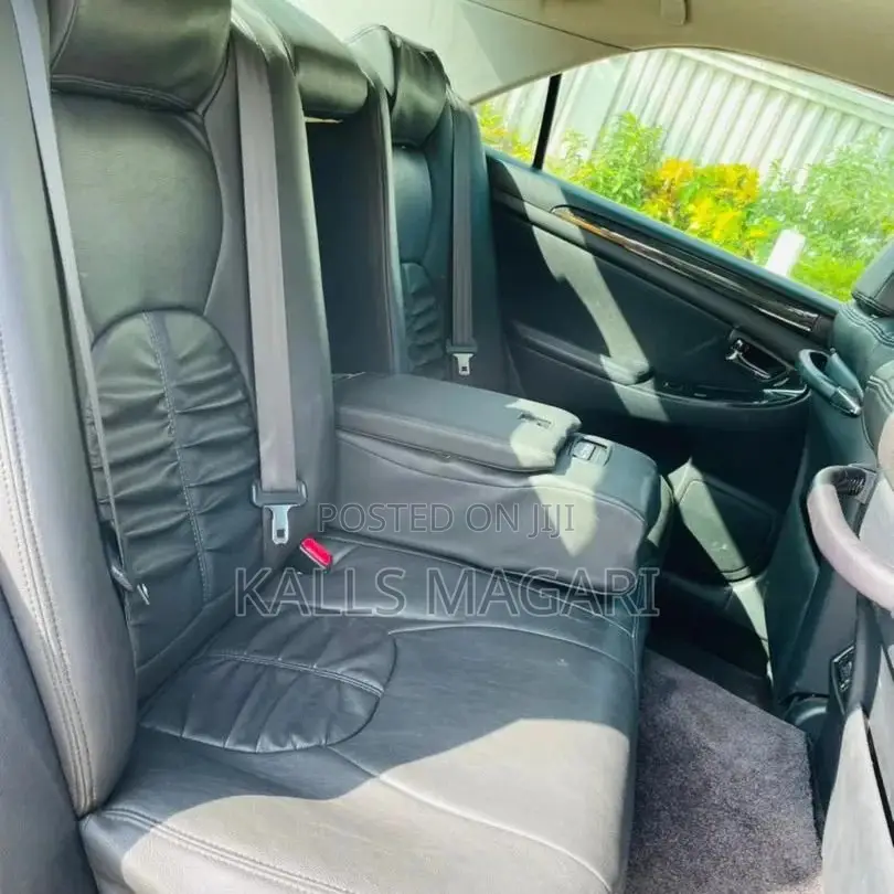 Toyota Crown Royale 2005 White