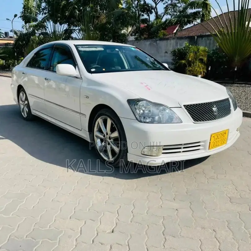 Toyota Crown Royale 2005 White