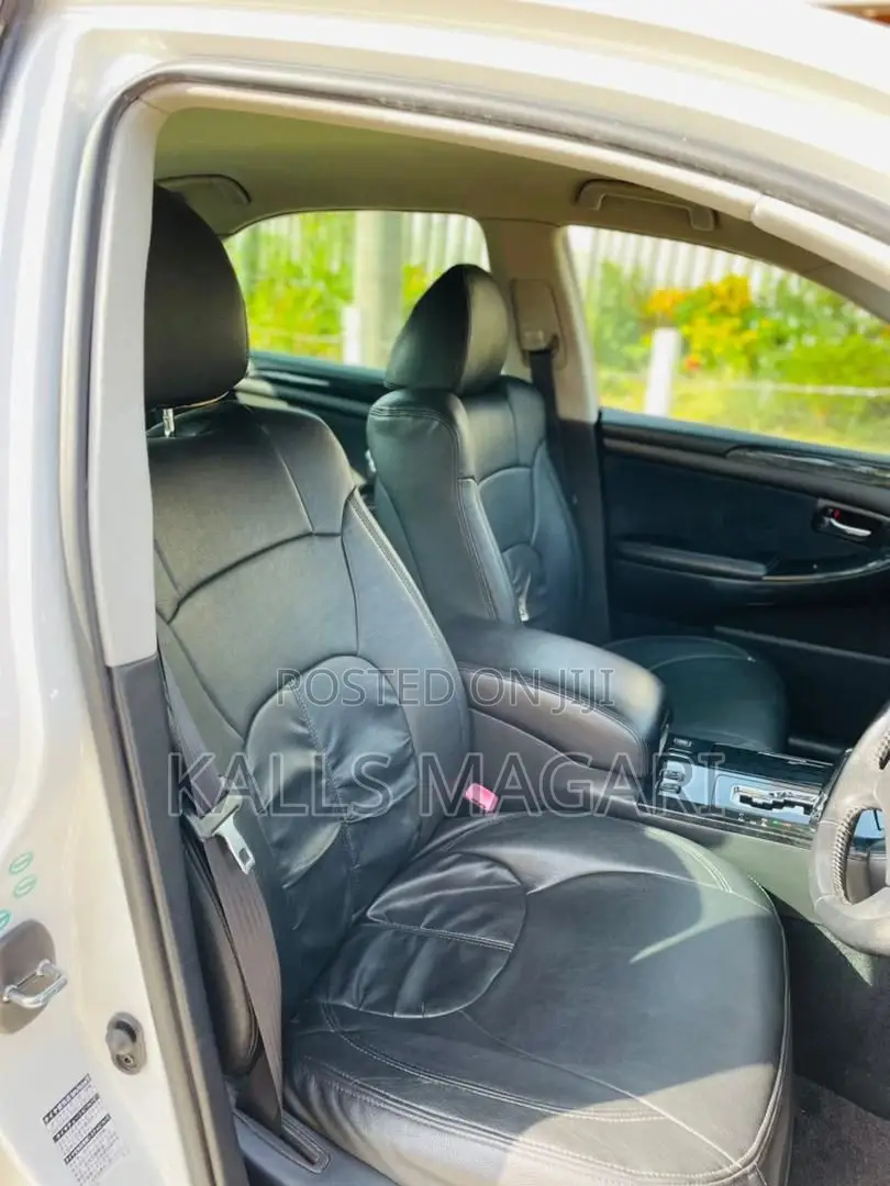 Toyota Crown Royale 2005 White