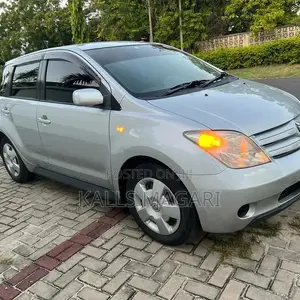 Toyota IST 2006 Silver