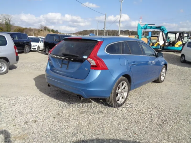 Volvo V60 2015 Blue