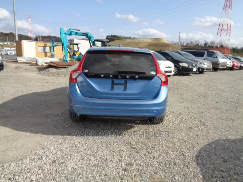 Volvo V60 2015 Blue