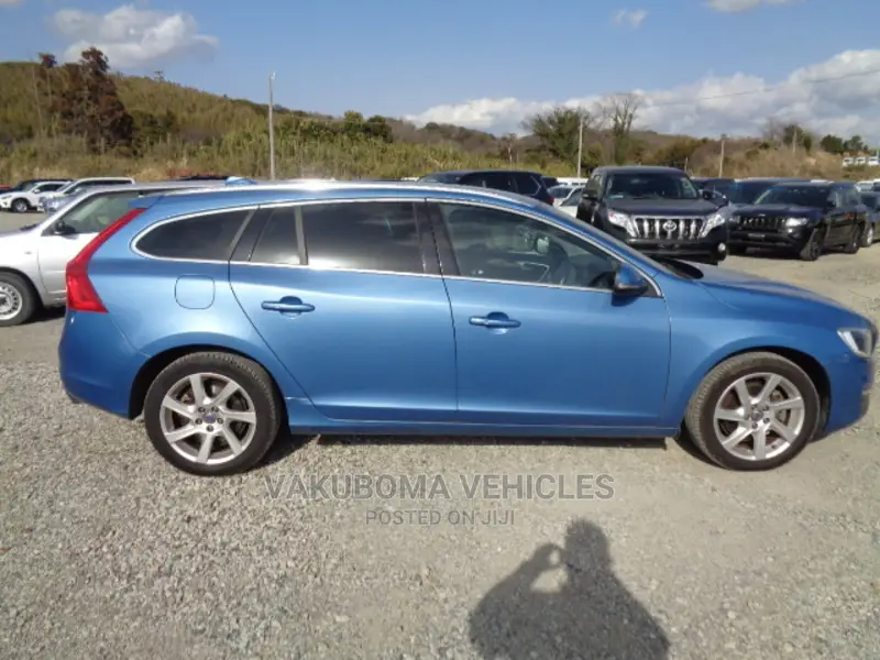 Volvo V60 2015 Blue