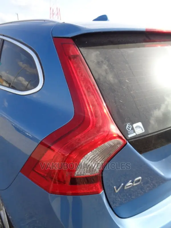 Volvo V60 2015 Blue