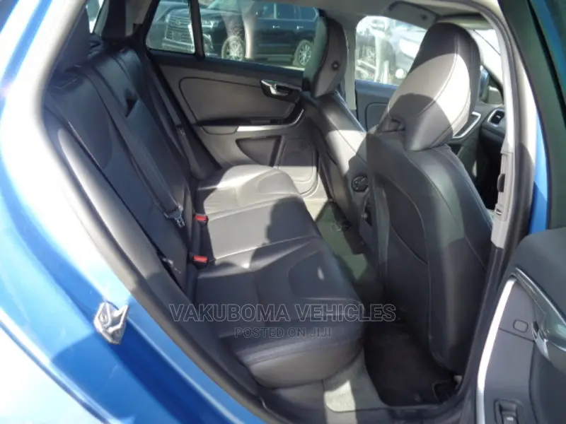 Volvo V60 2015 Blue
