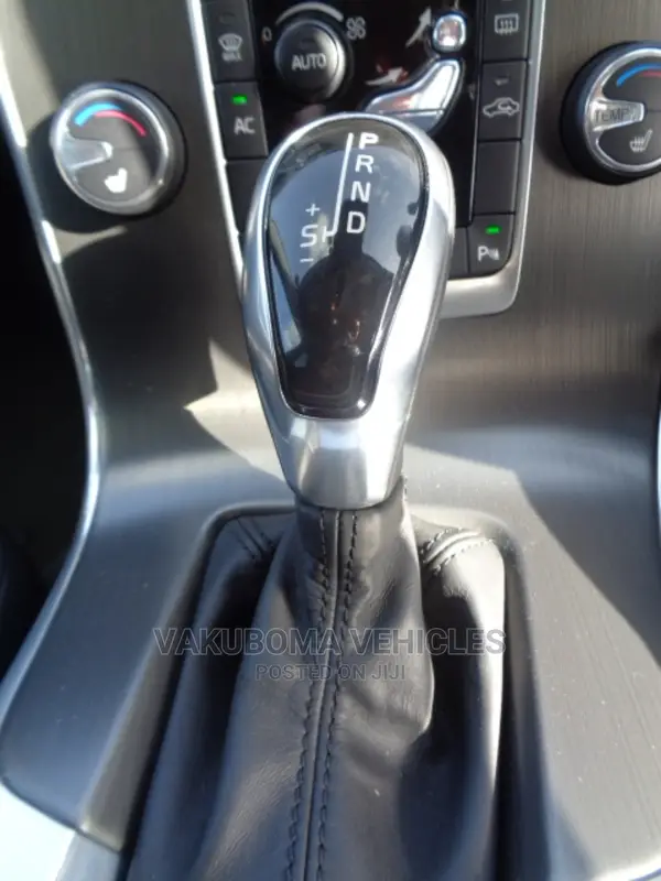 Volvo V60 2015 Blue