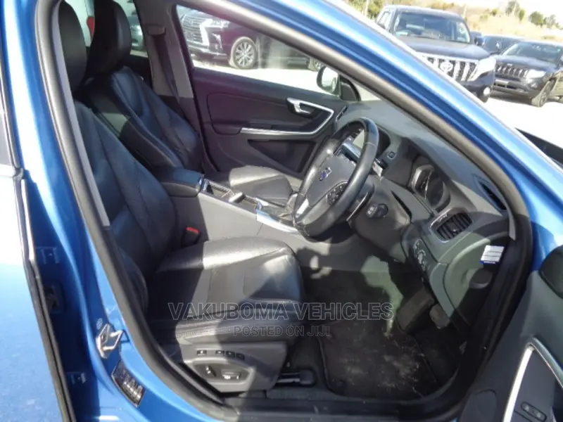 Volvo V60 2015 Blue