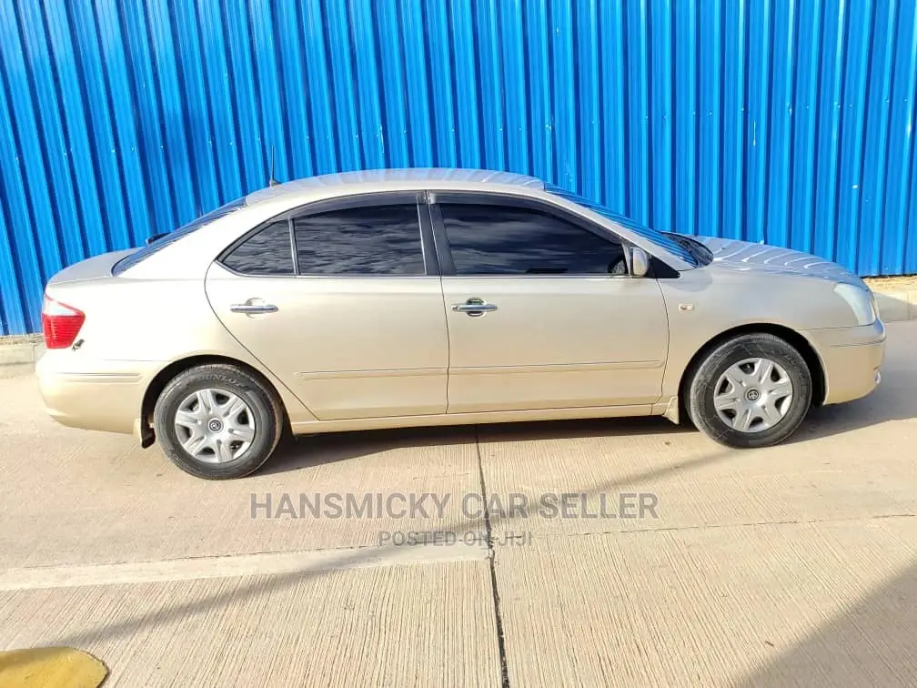 Toyota Premio 2004 Gold