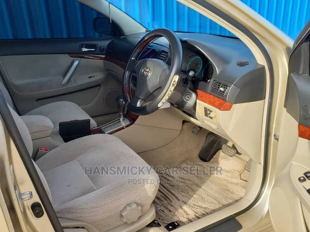 Toyota Premio 2004 Gold