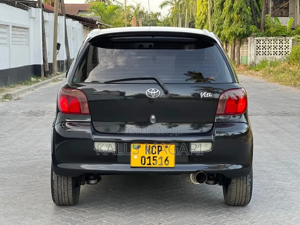 Toyota Vitz 2006 Black