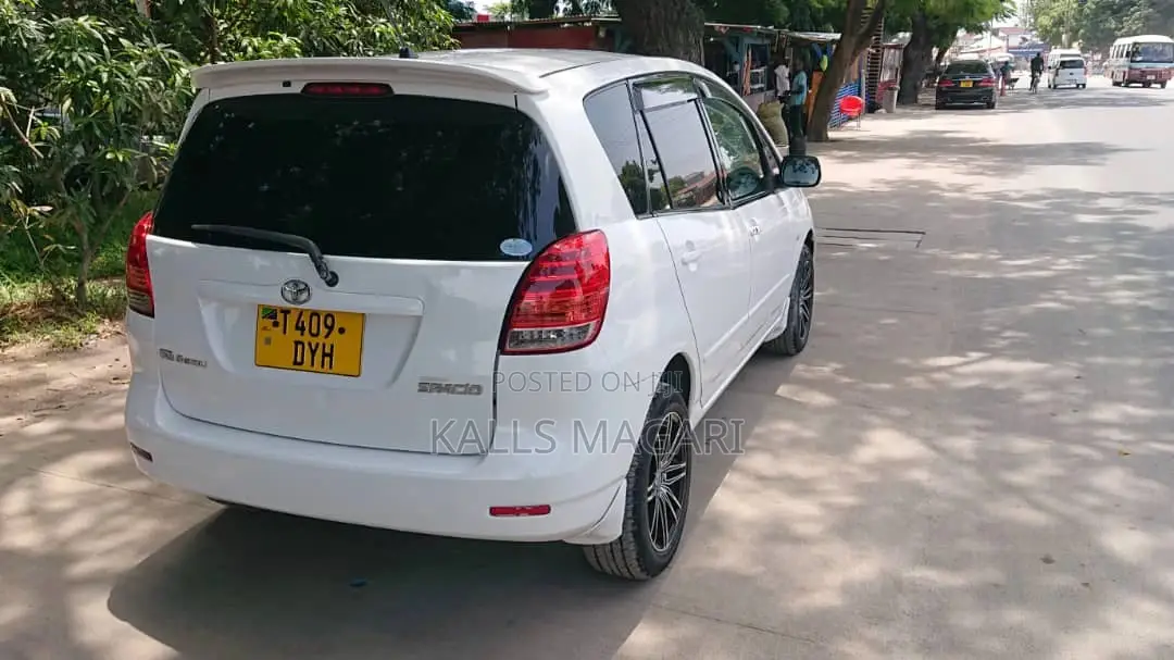 Toyota Corolla Spacio 2004 White
