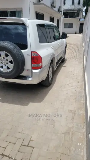 Mitsubishi Pajero 2002 Gray