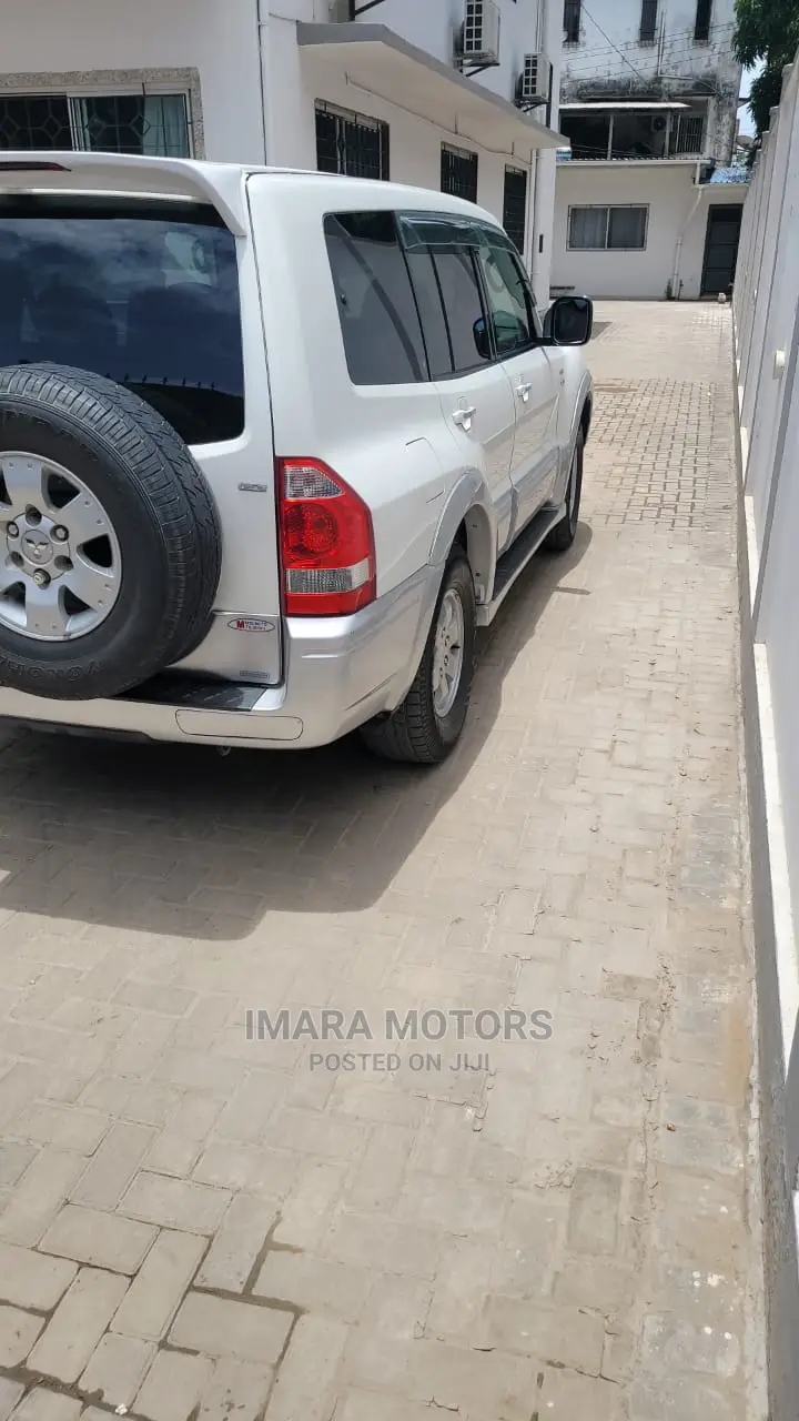 Mitsubishi Pajero 2002 Gray