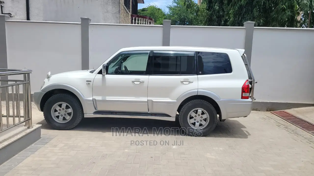 Mitsubishi Pajero 2002 Gray