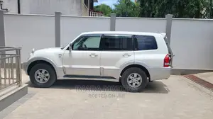 Mitsubishi Pajero 2002 Gray