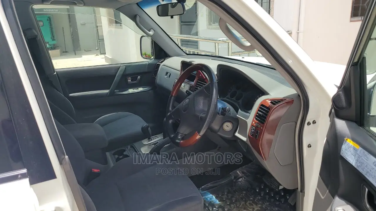 Mitsubishi Pajero 2002 Gray