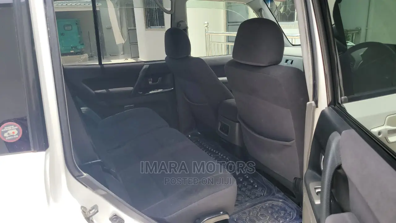 Mitsubishi Pajero 2002 Gray