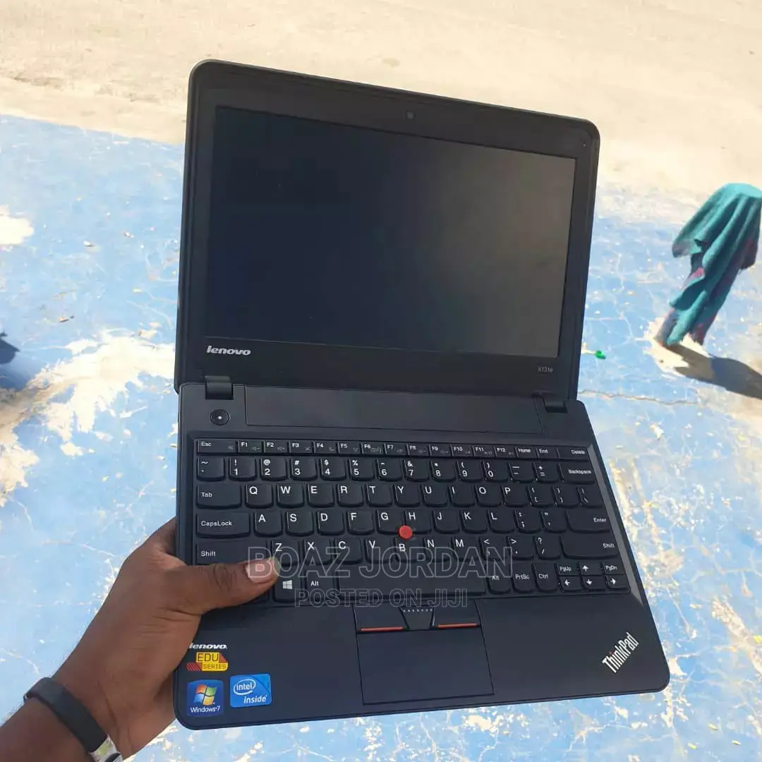 Laptop Lenovo ThinkPad X131e 4GB Intel Core 2 Duo HDD 500GB