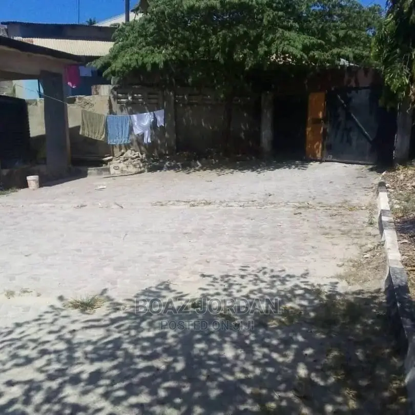 10bdrm Apartment in Graphite, Mbezi for Sale