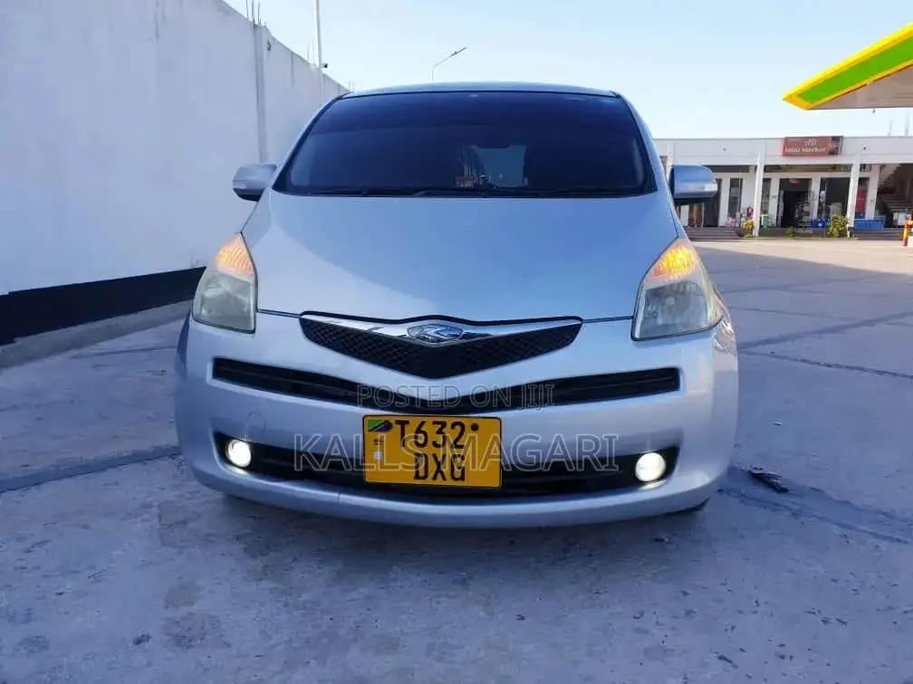 Toyota Ractis 2006 Silver