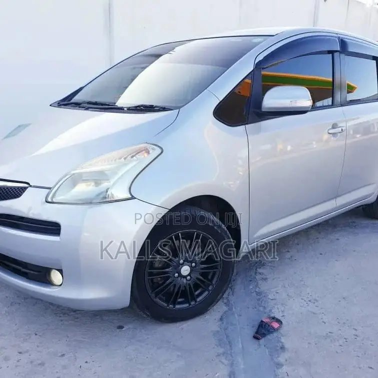 Toyota Ractis 2006 Silver