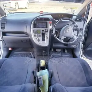 Toyota Ractis 2006 Silver
