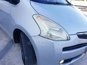 Toyota Ractis 2006 Silver