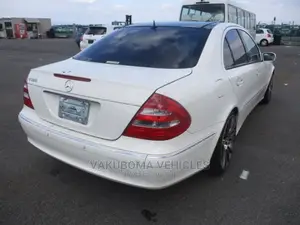Mercedes-Benz E350 2005 Pearl