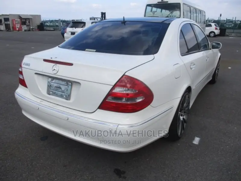 Mercedes-Benz E350 2005 Pearl