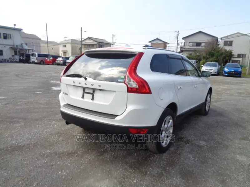 Volvo XC60 2011 Pearl