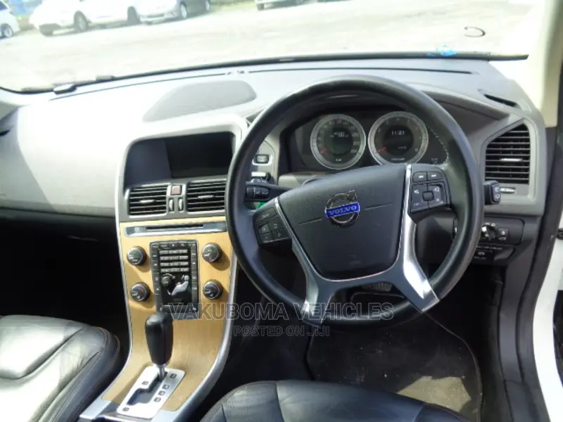 Volvo XC60 2011 Pearl