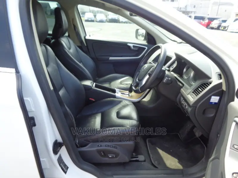 Volvo XC60 2011 Pearl