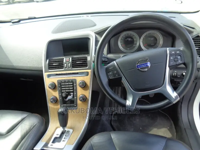 Volvo XC60 2011 Pearl