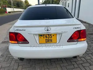 Toyota Crown 2006 White