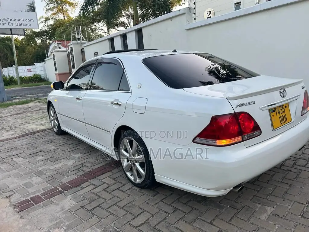 Toyota Crown 2006 White