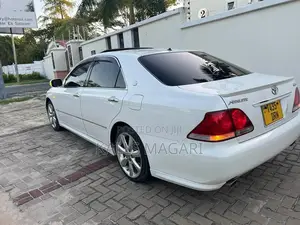Toyota Crown 2006 White
