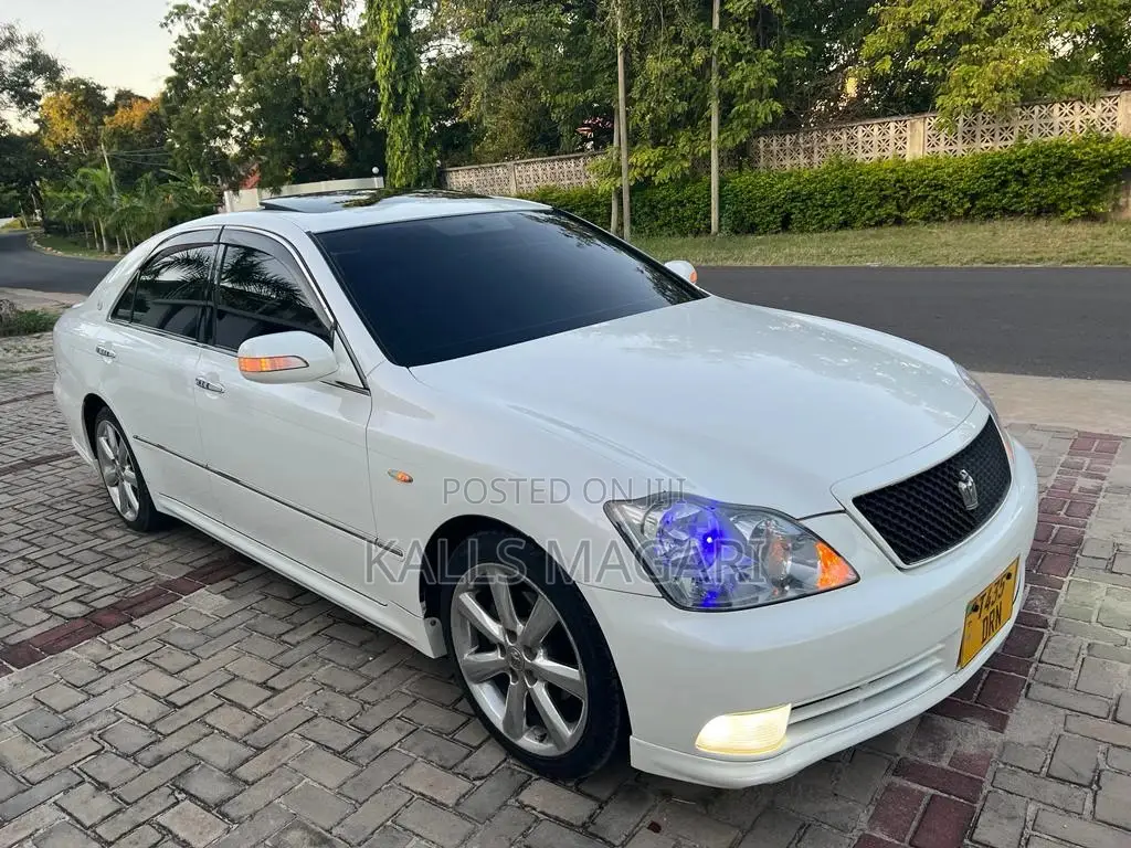 Toyota Crown 2006 White