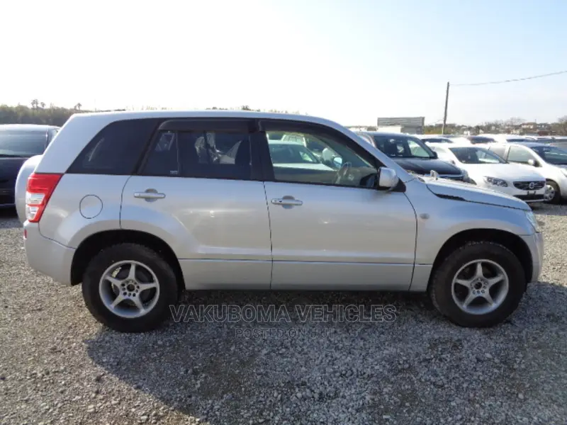 Suzuki Escudo 2005 Silver