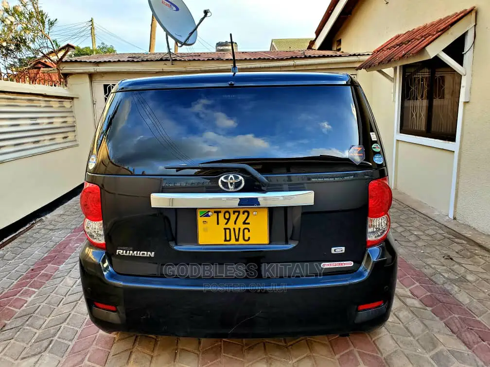 Toyota Corolla Rumion 2009 Black