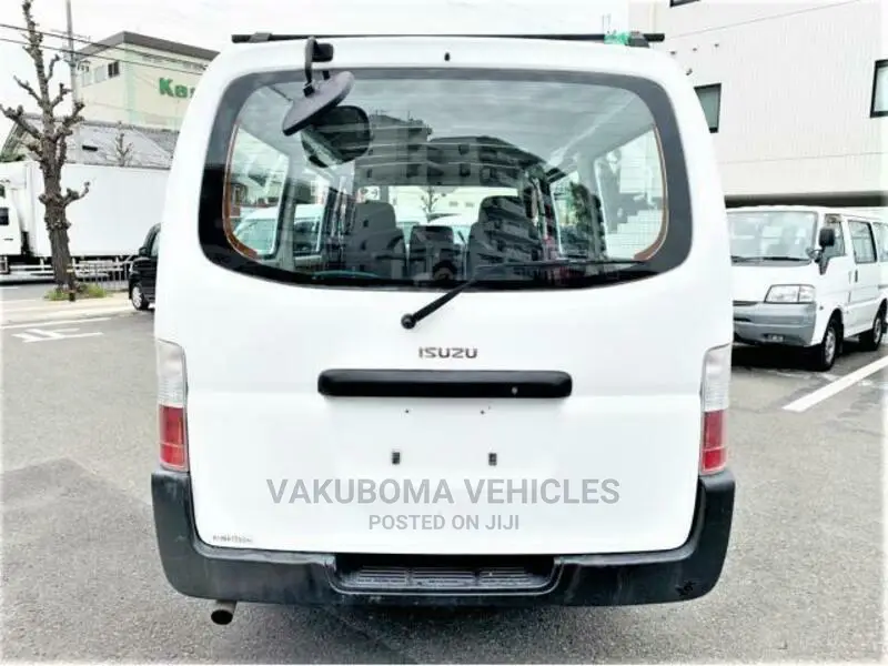 Isuzu Como Van