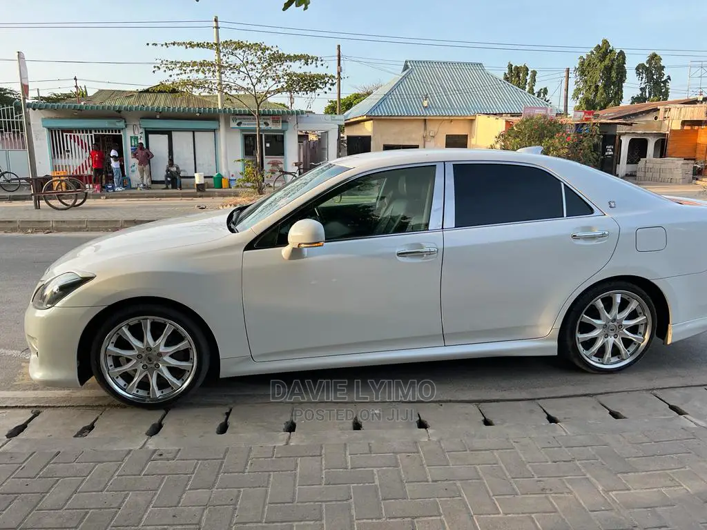 Toyota Crown 2009 Pearl