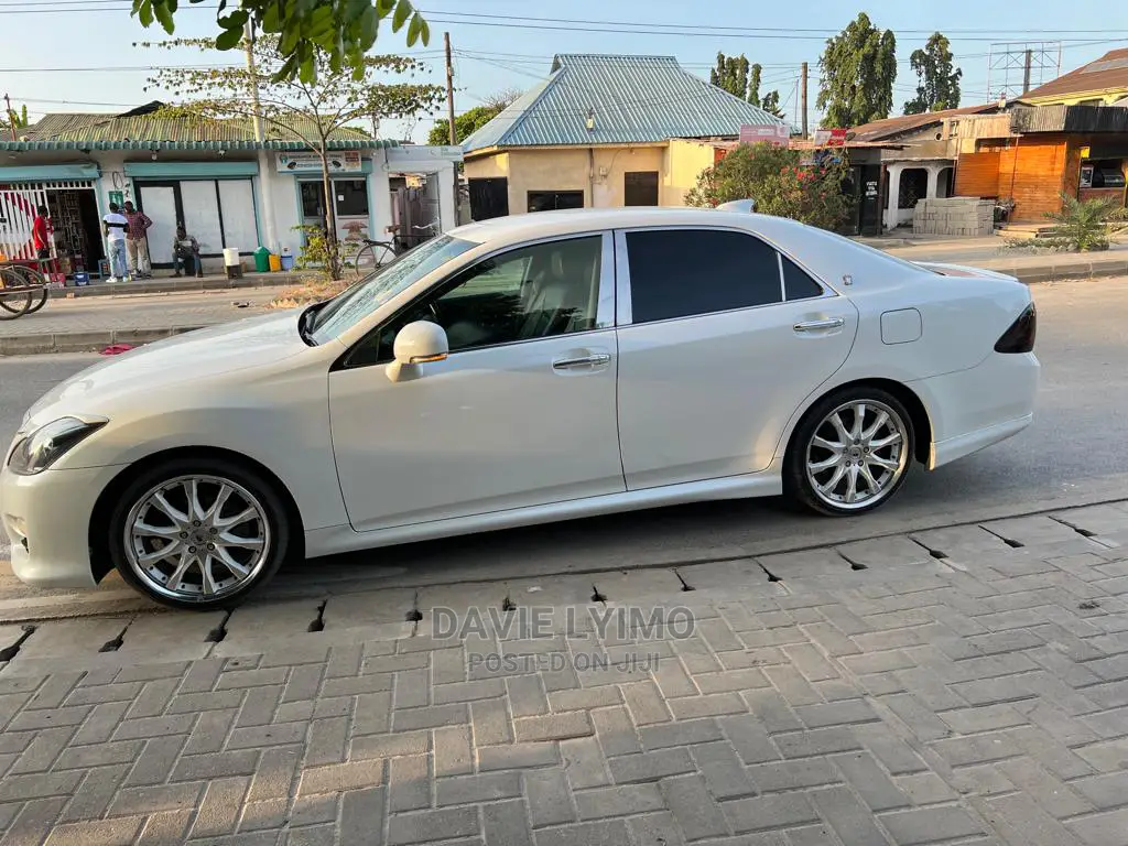 Toyota Crown 2009 Pearl