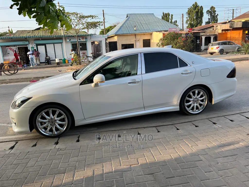 Toyota Crown 2009 Pearl