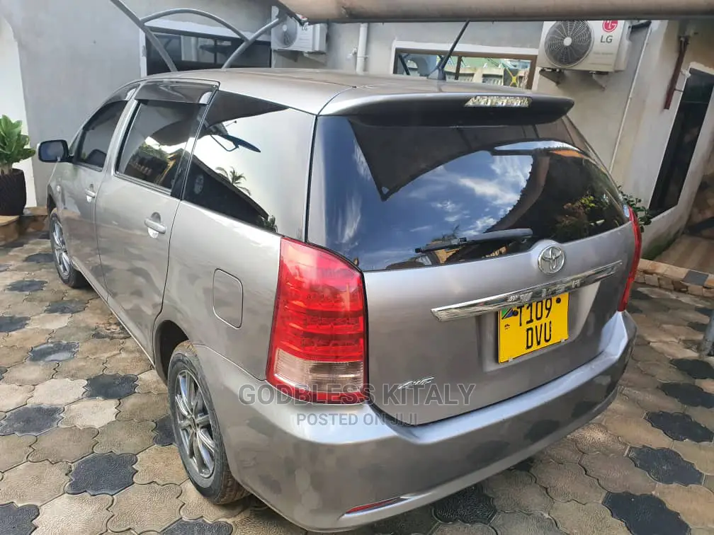 Toyota Wish 2005 Gray