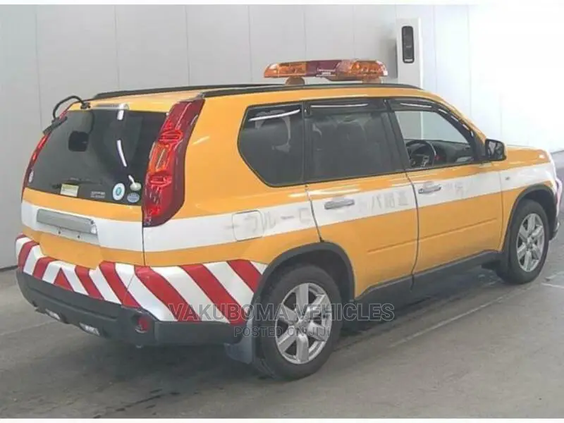 Nissan X-Trail 2010 Yellow