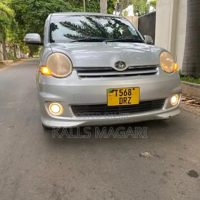 Toyota Sienta 2008 Silver