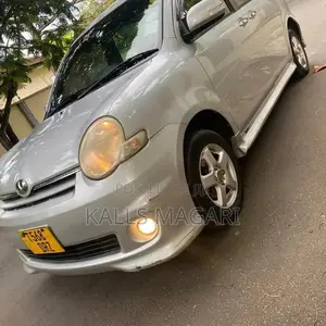 Toyota Sienta 2008 Silver