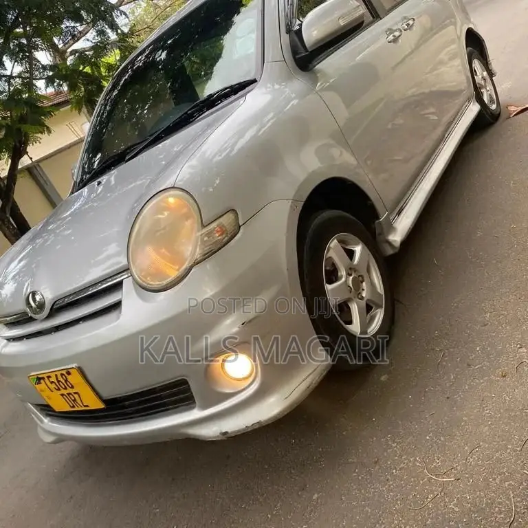 Toyota Sienta 2008 Silver