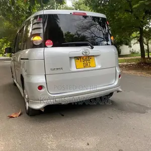 Toyota Sienta 2008 Silver