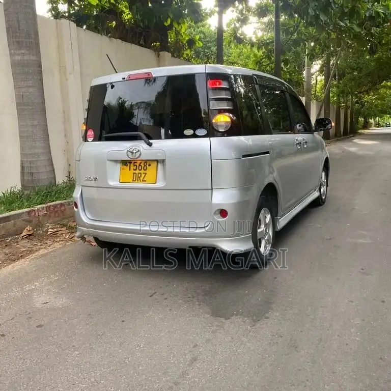 Toyota Sienta 2008 Silver